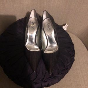 Carlos used size 7 shoes